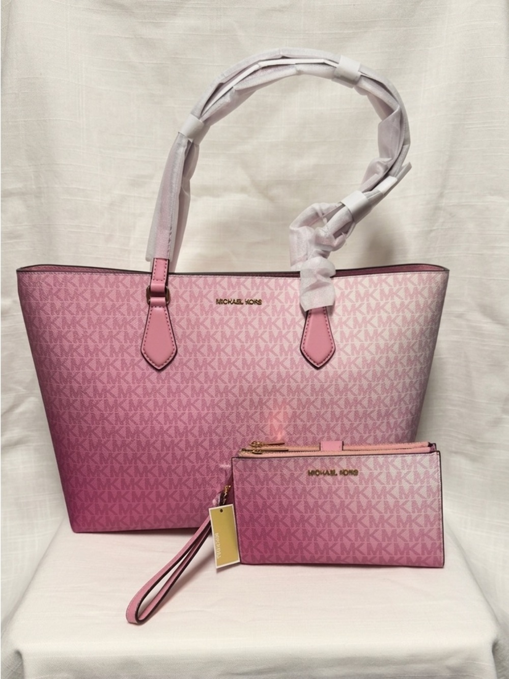 MICHAEL KORS Sheila Large
Ombre Signature Logo Tote
Bag and Wristlet -NWT